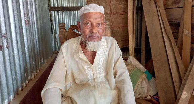 পরকীয়ায় বাধা দেয়ায় নিজ ঘর থেকে বিতাড়িত বৃদ্ধ, চাঞ্চল্যকর ঘটনা