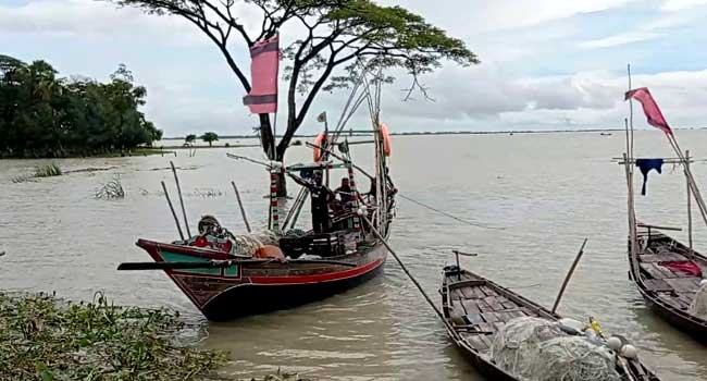 জ্বালানি তেলের মূল্য বৃদ্ধি : বিপাকে জেলেরা