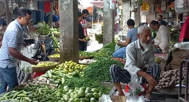 হিলিতে মরিচের দাম কমে ১৬০ টাকা