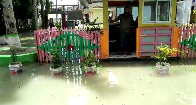 ঝালকাঠিতে ৪-৫ ফুট বেশি উচ্চতায় জোয়ার, ১৮ গ্রাম প্লাবিত