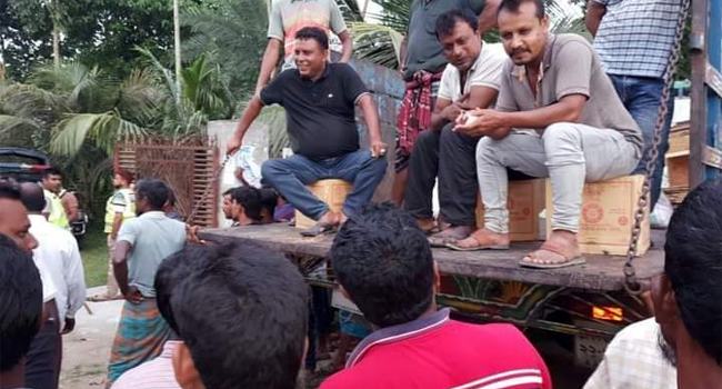 জীবননগরে টিসিবির ফ্যামিলি কার্ডে অনিয়ম, ইউপি চেয়ারম্যান-মেম্বার অবরুদ্ধ