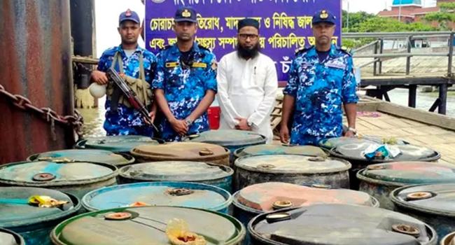 কোস্ট গার্ডের অভিযানে ৩,৮০০ লিটার ডিজেল জব্দ