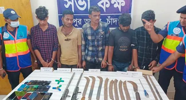 আগ্নেয়াস্ত্রসহ ৫ নৌ-ডাকাত আটক