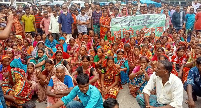 কুলাউড়ায় চা-শ্রমিকদের ধর্মঘট ও সড়ক অবরোধ