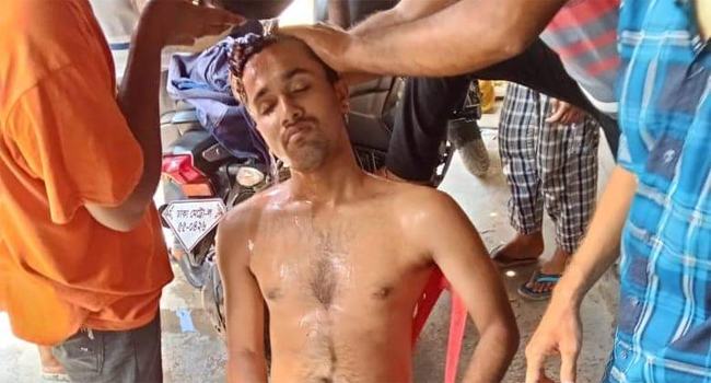 ছাত্রদল কর্মীকে পেটালো ছাত্রলীগ