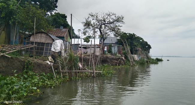 মেঘনার ভাঙনে নির্ঘুম রাত কাটাচ্ছে অর্ধশতাধিক পরিবার