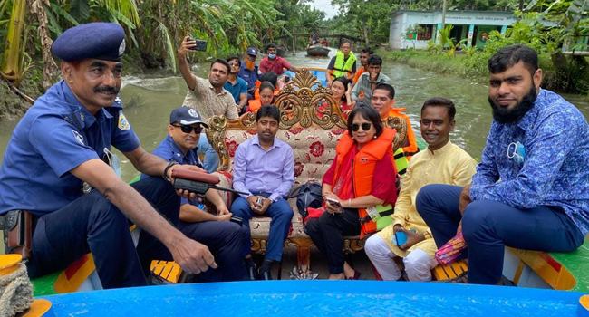 ঝালকাঠির ভাসমান পেয়ারা বাগানে থাইল্যান্ডের রাষ্ট্রদূত