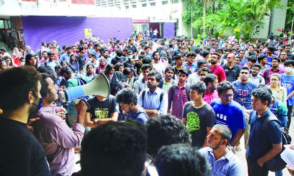 বুয়েটে বিক্ষোভকারীদের নিয়ে ছাত্রলীগের অপপ্রচারে শিক্ষার্থীদের জবাব