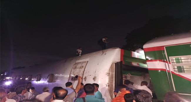 দ্রুতযান এক্সপ্রেসের ৩ বগি লাইনচ্যুত, ট্রেন চলাচল বন্ধ