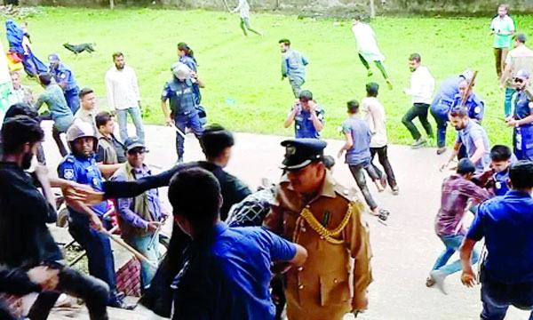 বরগুনায় এমপির সামনে ছাত্রলীগের দুই গ্রুপে সংঘর্ষ