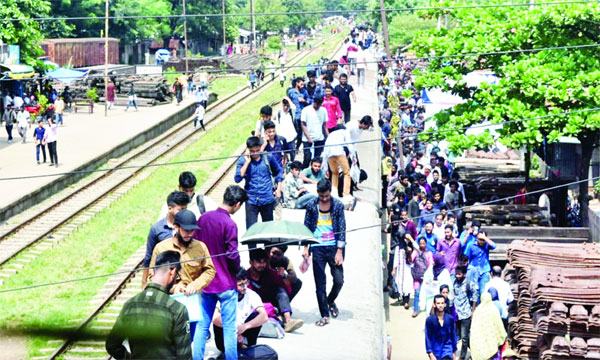 চবির ভর্তিযুদ্ধ শুরু : ভুয়া হেল্প ডেস্কে প্রতারিত ৭ পরীক্ষার্থী