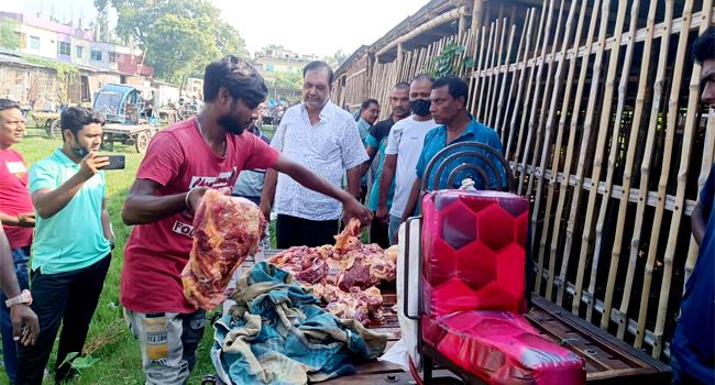 জীবননগরে মরা গরুর মাংস বিক্রিকালে আবারো কসাই আটক