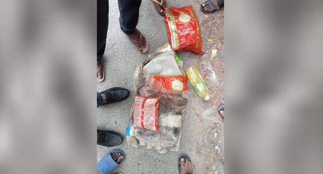 ইন্দুরকানীতে ক্ষতিগ্রস্তদের মাঝে প্রশাসনের মেয়াদোত্তীর্ণ খাবার বিতরণ!