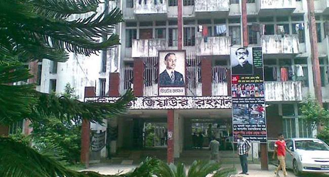 একটি ম্যাসেজকে কেন্দ্র করে শিক্ষার্থীকে থানায় দিলেন ঢাবির হল প্রভোস্ট, ছেড়ে দিলো ‍পুলিশ