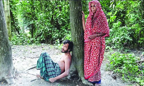 গফরগাঁওয়ে এক যুগ ধরে শেকলে বন্দী জীবন