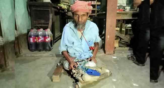 ৪ চাকার পিঠে চলছে রুহুল আমীনের ১৯ বছরের জীবন