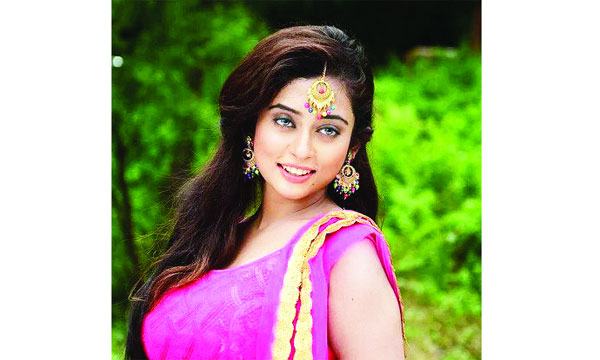 সম্মানী না পেয়ে নায়িকার ক্ষোভ