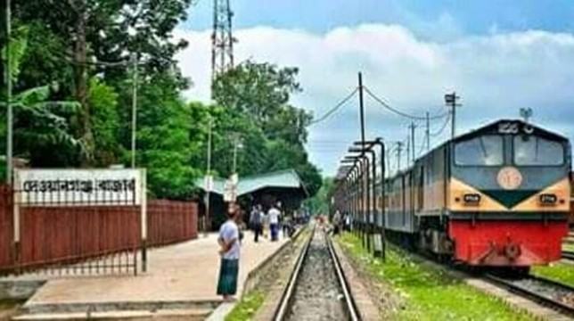 দেওয়ানগঞ্জ-ঢাকা-চট্টগ্রাম রুটের রেল-যাত্রীদের মারাত্মক দুর্ভোগ
