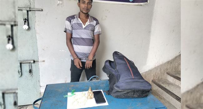 লাখ টাকা নিতে এসে ধরা ‘জিনের বাদশা’