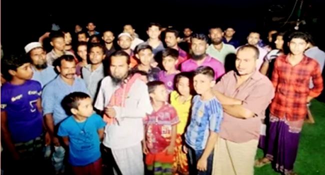 ‘ও আল্লাহ, আমার ছোডো ছোডো নাতিগো দিকে তাকাইয়া পোলা দুইডারে ফিরাইয়া দেও’