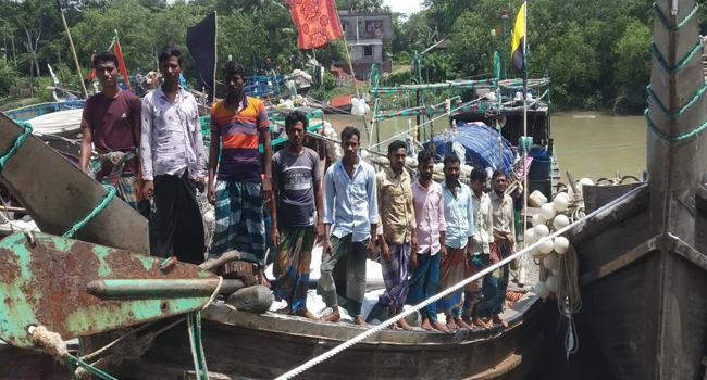 গভীর সমুদ্রে এখনো নিখোঁজ ৮ ট্রলারসহ ২ শতাধিক জেলে