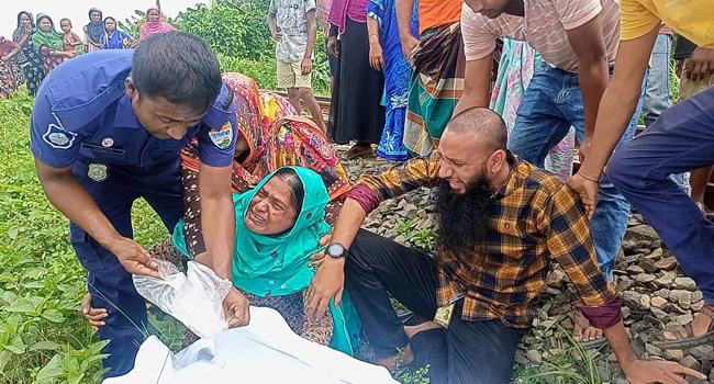 কালিহাতীতে ট্রেনে কাটা পড়ে নারীসহ নিহত ২