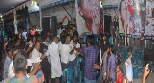 বরিশালে শোকসভায় ছাত্রলী‌গের দুই গ্রুপে সংঘর্ষ