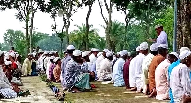 গফরগাঁওয়ের পাঁচবাগে বৃষ্টির জন্য ইস্তিসকার নামাজ আদায়