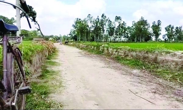 উদ্বোধনের ৮ মাসেও শুরু হয়নি রাস্তা পাকাকরণ