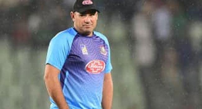 সম্পর্ক বদলে গেল একটি পলকে/কে আপন কে যে পর হলো রে...