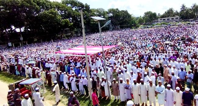 মানিকগঞ্জের বড় হুজুর মাওলানা ফখরুদ্দিনের জানাজায় মানুষের ঢল