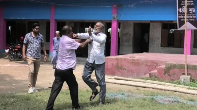 আ'লীগ নেতাকে অতিথি না করায় শোক দিবসের অনুষ্ঠানে বাধা ও মারধর