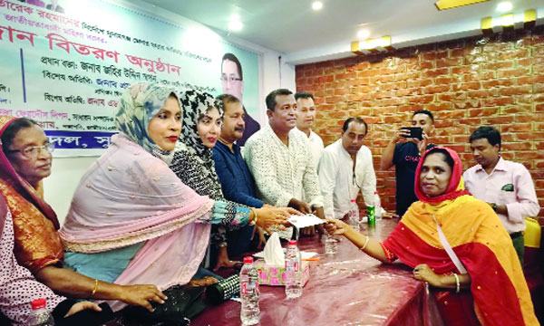 রাজনৈতিক খেলায় পুলিশকে ব্যারাকে রেখে মাঠে আসুন