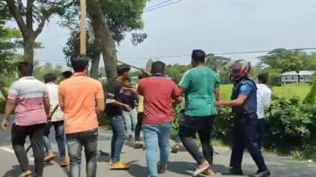 শ্রীনগরে বিএনপির মিছিলে ছাত্রলীগের হামলা, আহত ৫০