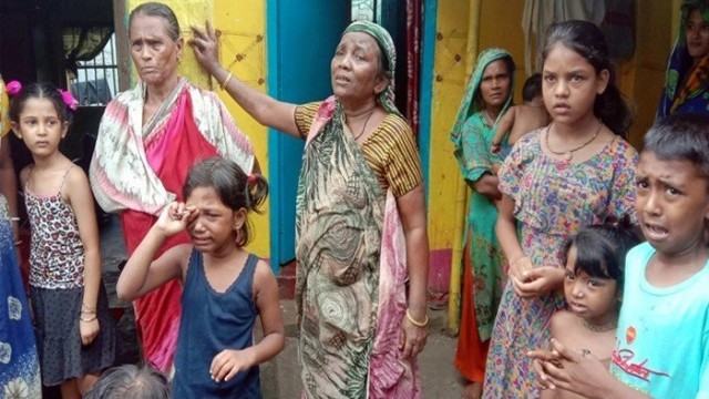 ভৈরবে বিদ্যুতের খুঁটি সরাতে গিয়ে ৩ জনের মৃত্যু, আহত ৩