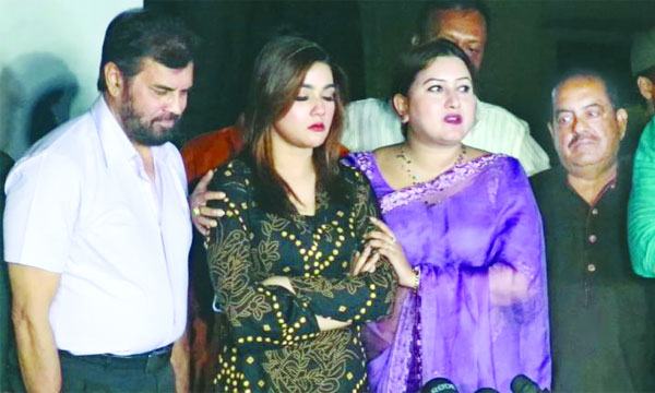 অনুদানের ছবি নিয়ে প্রযোজক নায়িকা দ্বন্দ্বের অবসান
