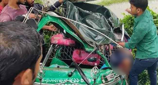 কক্সবাজারে ট্রাকচাপায় সিএনজির ৪ যাত্রী নিহত