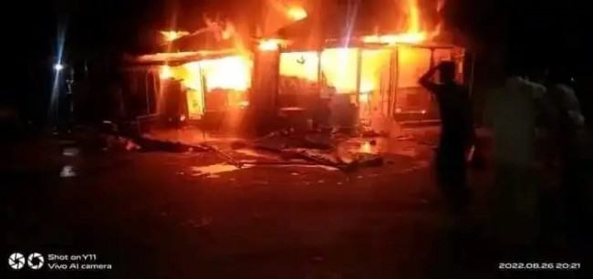 নোয়াখালীতে সিলিন্ডারের আগুনে পুড়ে ছাই ৭ দোকান