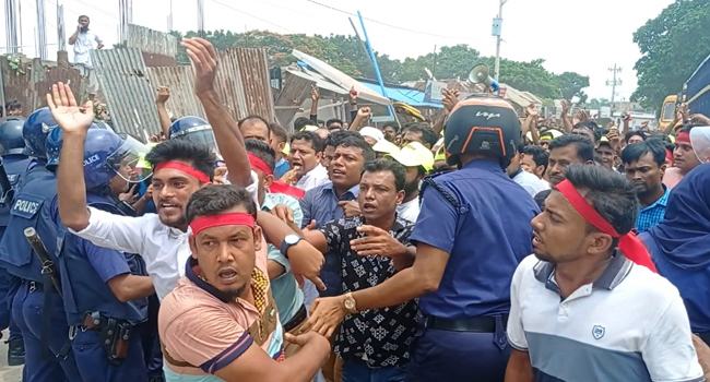 নগরকান্দায় পুলিশের বাধা উপেক্ষা করে বিএনপির বিক্ষোভ