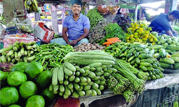 মিরসরাইয়ে সবজি ডিম মুরগিতে স্বস্তি : কমেনি মাছের দাম