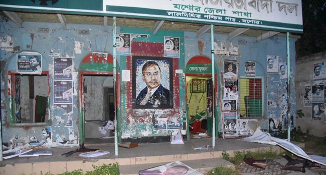 যশোরে বিএনপির কার্যালয়ে হামলা, গ্রেফতার ২৮