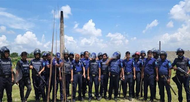 ফতুল্লায় আওয়ামী লীগের দুই গ্রুপে সংঘর্ষ : ককটেল বিস্ফোরণ, গুলি