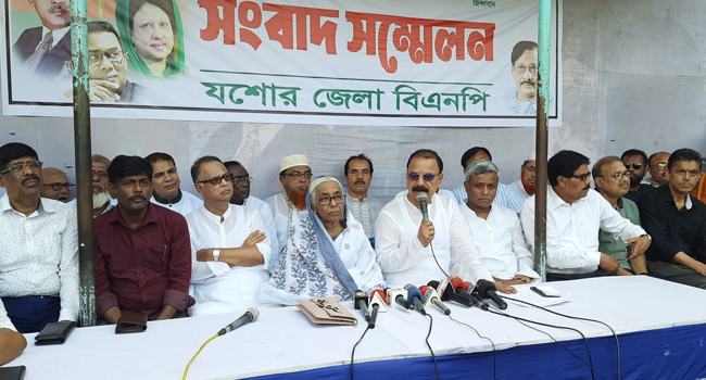 সরকার পুলিশের ওপর আস্থা রাখতে পারছে না : গয়েশ্বর
