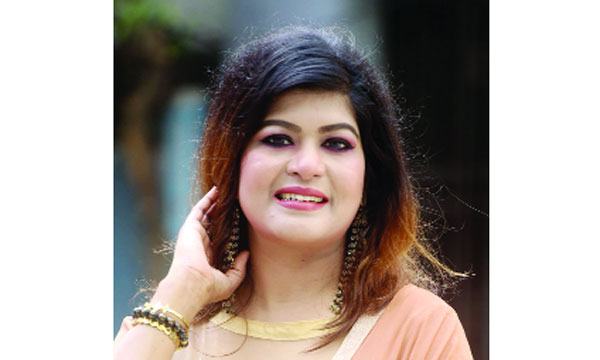 সরাসরি গানের অনুষ্ঠান নিয়েই ব্যস্ত মিমি