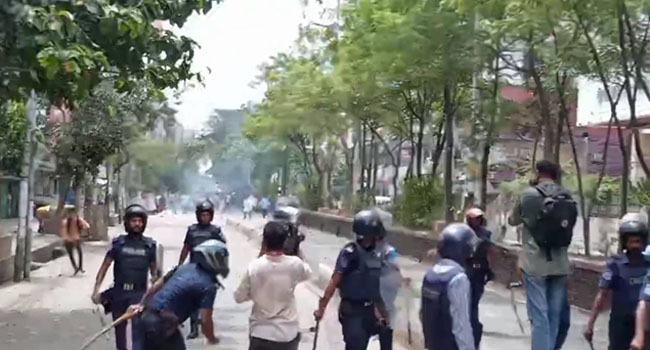 নারায়ণগঞ্জে পুলিশ-বিএনপি সংঘর্ষ, গুলিবিদ্ধ অনেকে