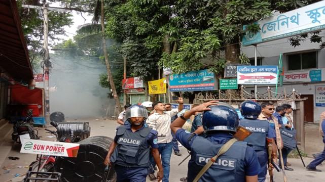 মানিকগঞ্জে বিএনপি-পুলিশের সংঘর্ষ, অর্ধশত আহত
