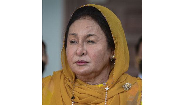 ঘুষ নেয়ার অভিযোগে নাজিবের স্ত্রীর ১০ বছর জেল