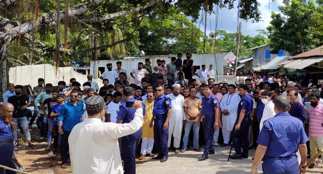 বেতাগীতে বিএনপির বিক্ষোভ মিছিল পুলিশের বাধায় পণ্ড