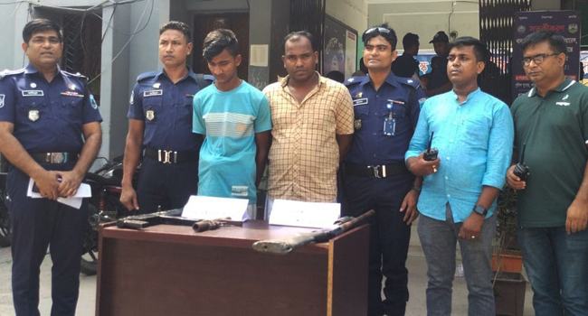 পাবনায় বিদেশী শর্টগানসহ আটক ২