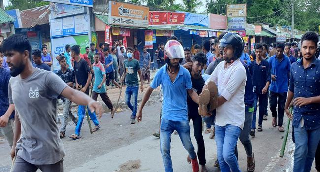 ঠাকুরগাঁওয়ের আ’লীগ-বিএনপি সংঘর্ষ, বিএনপি অফিসে আগুন